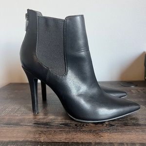 A New Approach Black Heeled Booties size 9.5